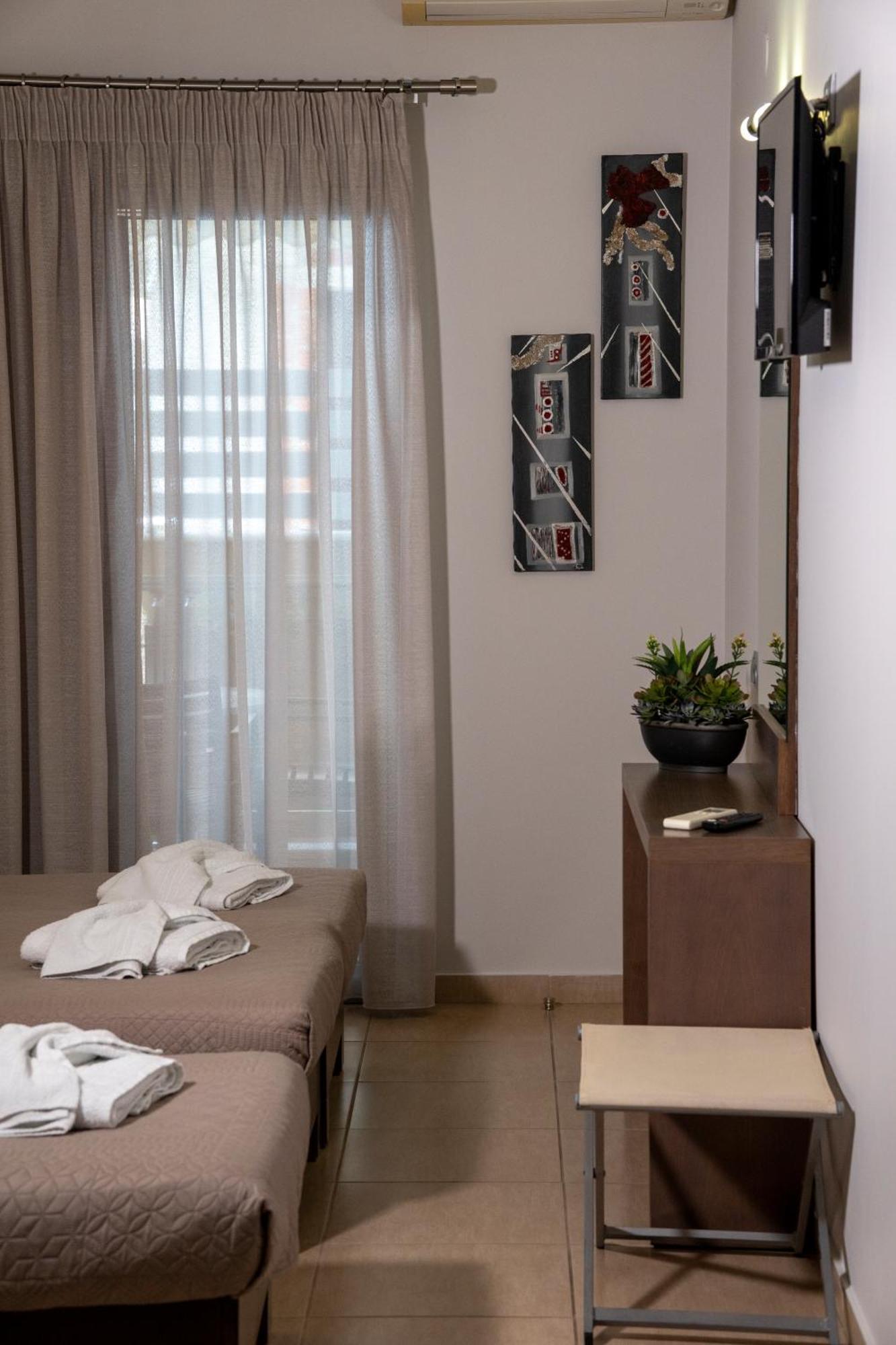 Hotel Epavlis Eleftheriadi Paralía Esterno foto