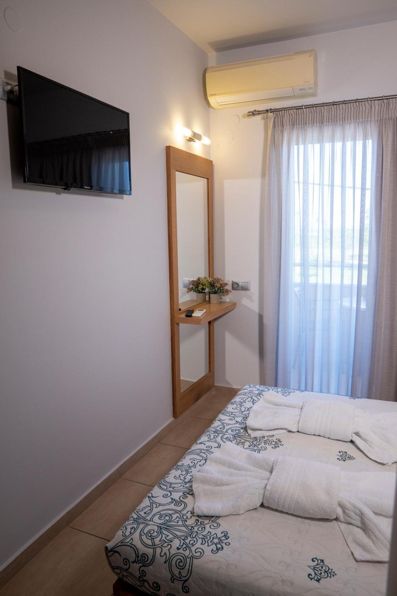 Hotel Epavlis Eleftheriadi Paralía Esterno foto