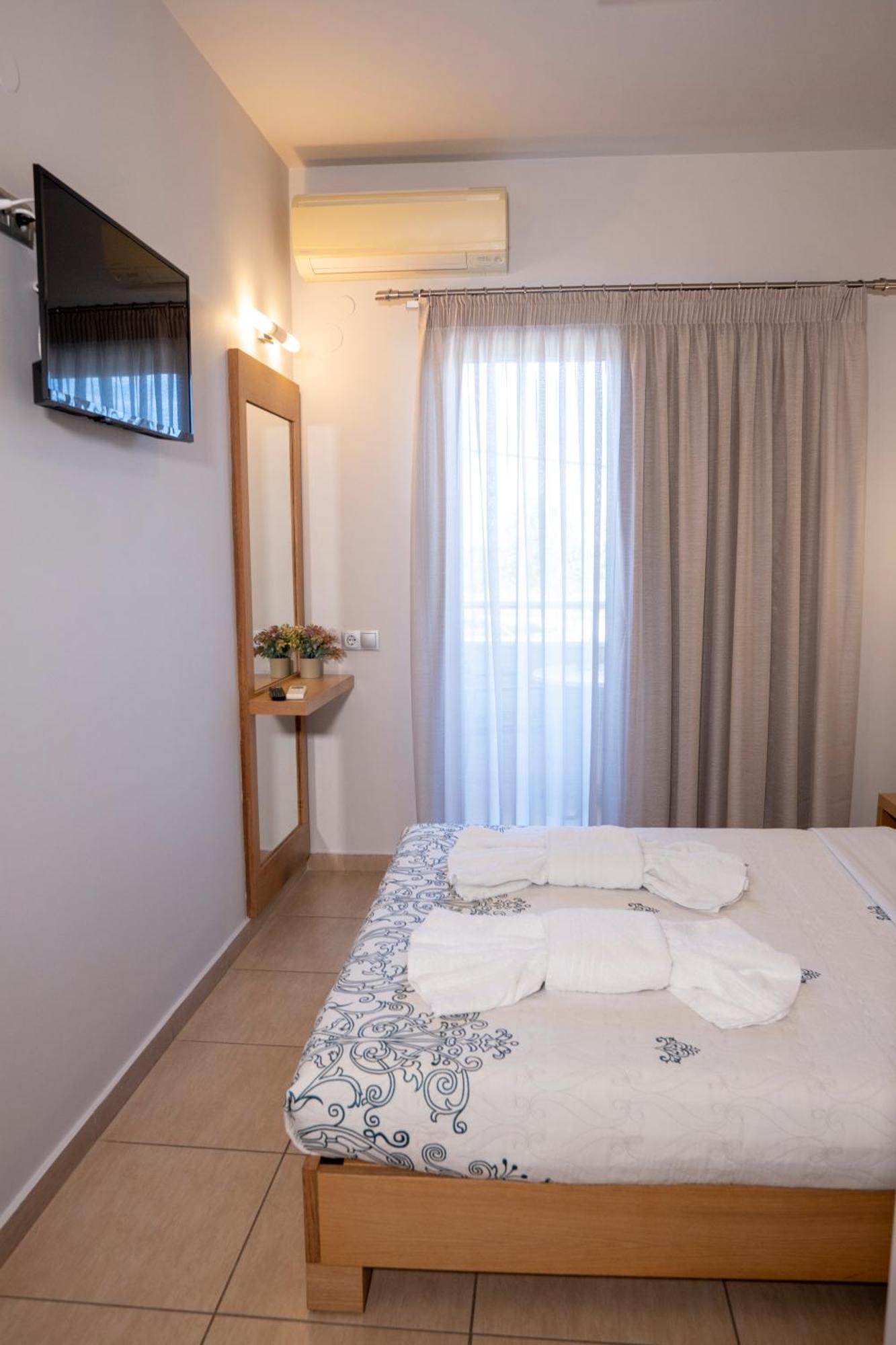 Hotel Epavlis Eleftheriadi Paralía Esterno foto