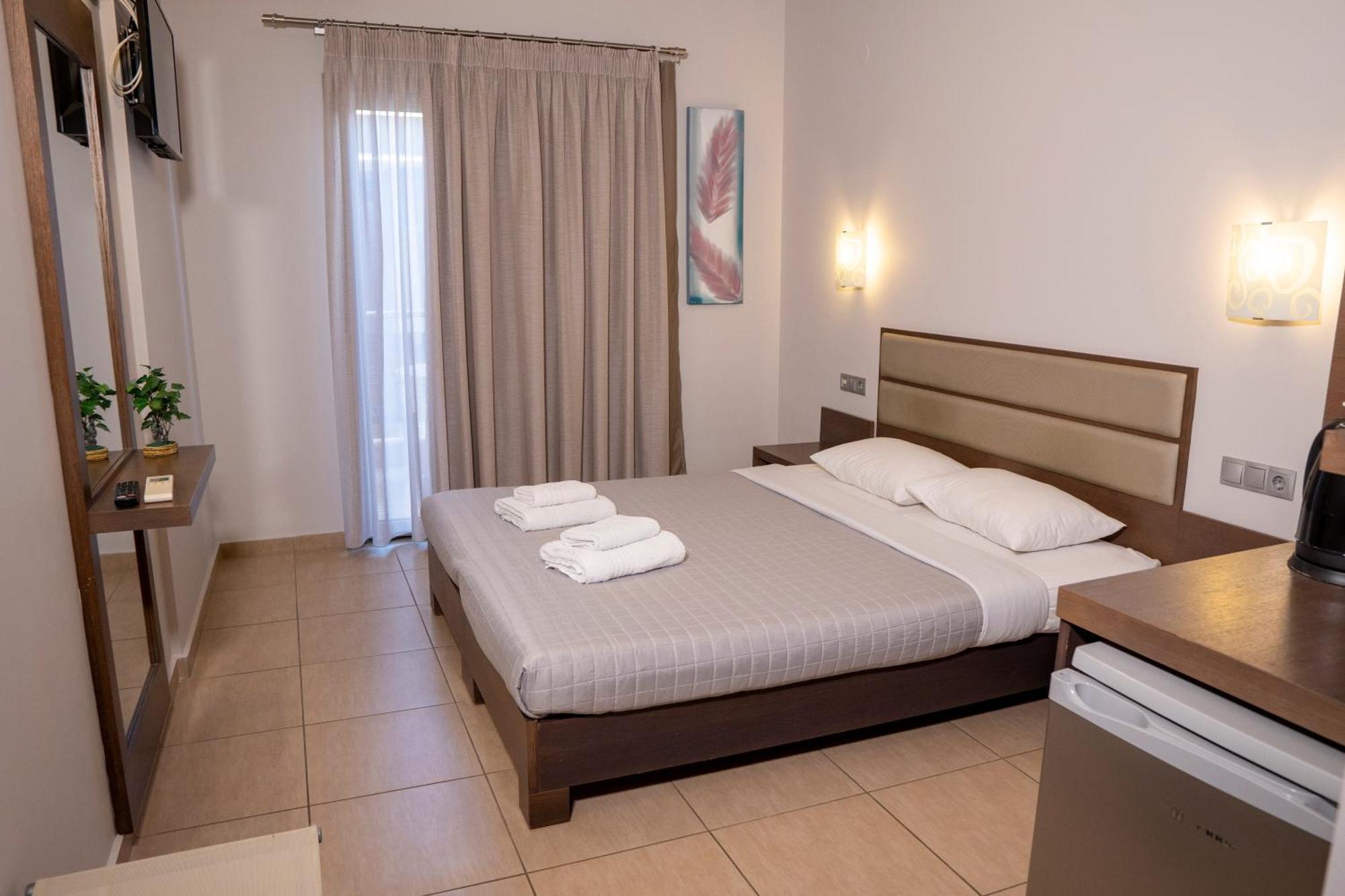 Hotel Epavlis Eleftheriadi Paralía Esterno foto
