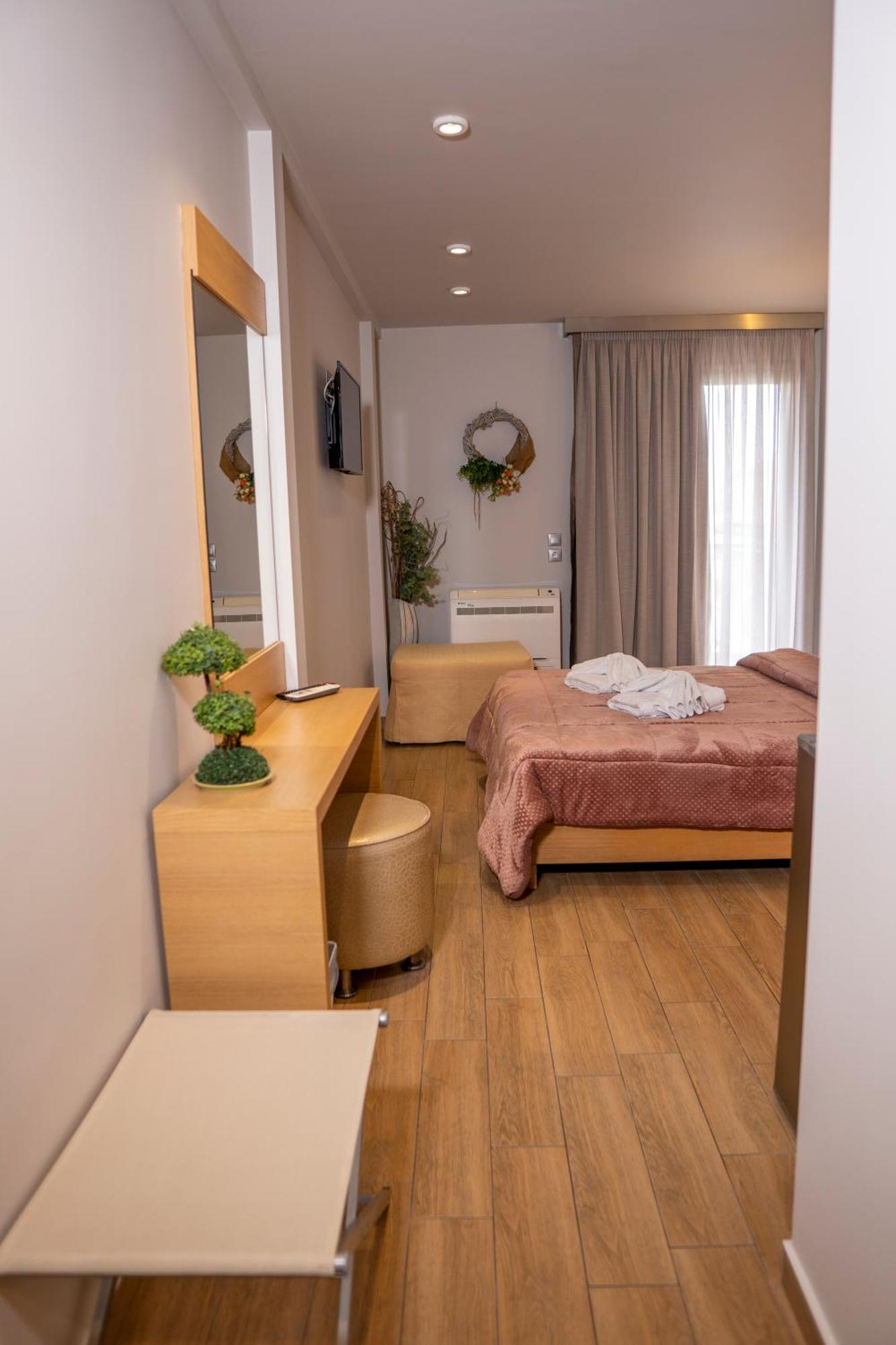 Hotel Epavlis Eleftheriadi Paralía Esterno foto